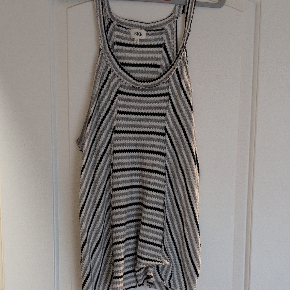 BKE Women's Chevron Tank Top - Black and White